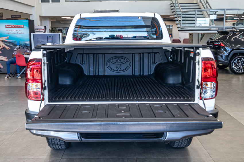 Toyota HILUX 2.8 D-4D TURBO DIESEL CD POWER PACK 4X4 AUTOMÁTICO 11