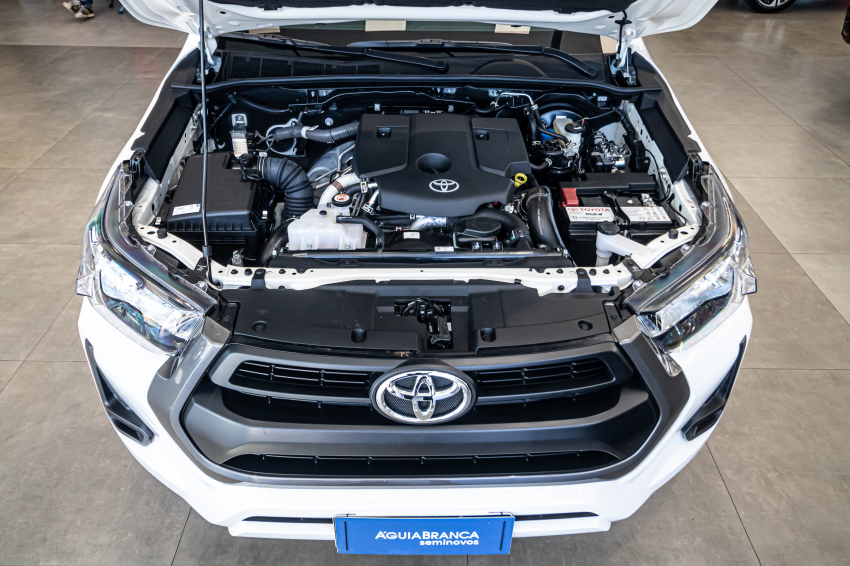 Toyota HILUX 2.8 D-4D TURBO DIESEL CD POWER PACK 4X4 AUTOMÁTICO 6