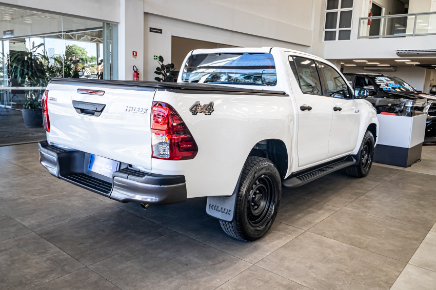 Toyota HILUX 2.8 D-4D TURBO DIESEL CD POWER PACK 4X4 AUTOMÁTICO 10