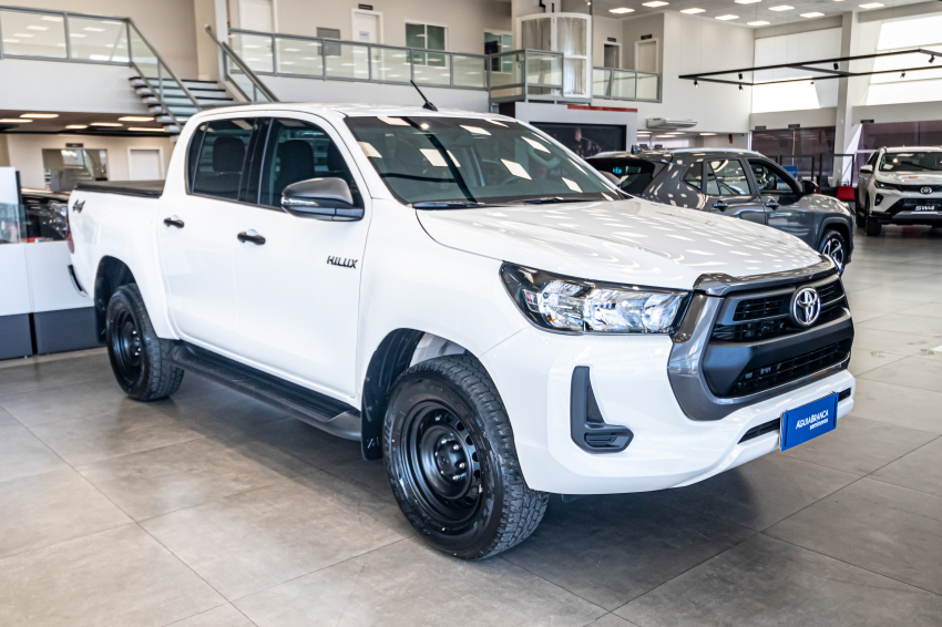 Toyota HILUX 2.8 D-4D TURBO DIESEL CD POWER PACK 4X4 AUTOMÁTICO 5