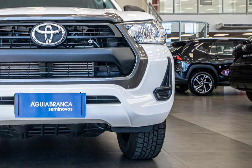 Toyota HILUX 2.8 D-4D TURBO DIESEL CD POWER PACK 4X4 AUTOMÁTICO 4