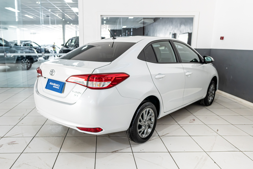 Toyota YARIS 1.5 16V FLEX SEDAN XS MULTIDRIVE 10