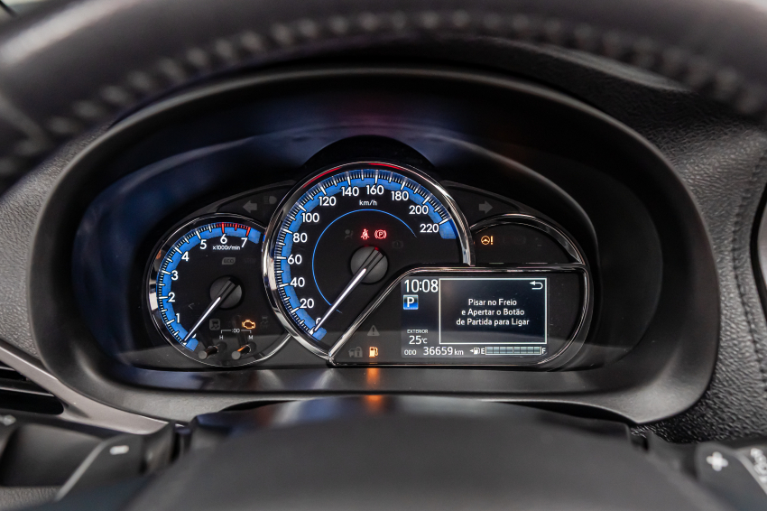 Toyota YARIS 1.5 16V FLEX SEDAN XS MULTIDRIVE 12