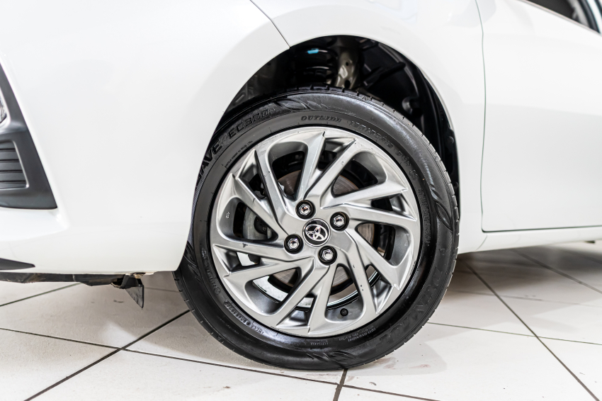 Toyota YARIS 1.5 16V FLEX SEDAN XS MULTIDRIVE 2