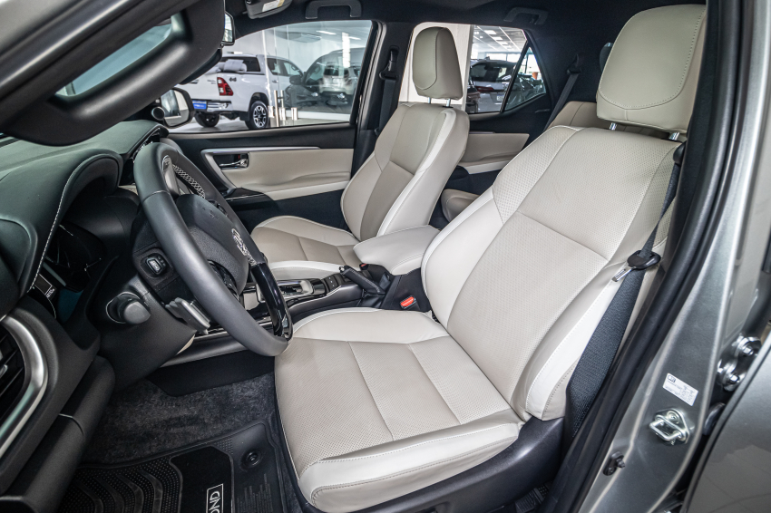 Toyota HILUX SW4 2.8 D-4D TURBO DIESEL DIAMOND 7L 4X4 AUTOMÁTICO 21