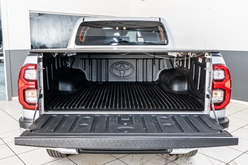 Toyota HILUX 2.8 D-4D TURBO DIESEL CD SRX 4X4 AUTOMÁTICO 11