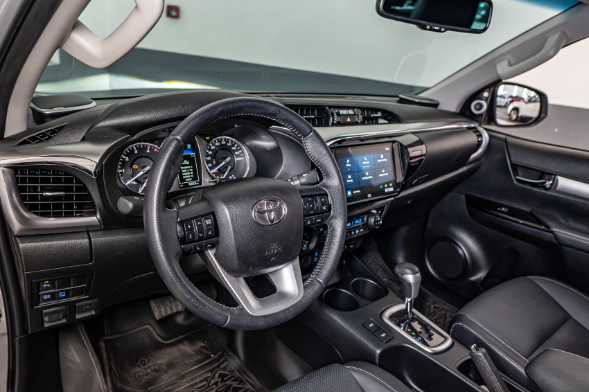 Toyota HILUX 2.8 D-4D TURBO DIESEL CD SRX 4X4 AUTOMÁTICO 14