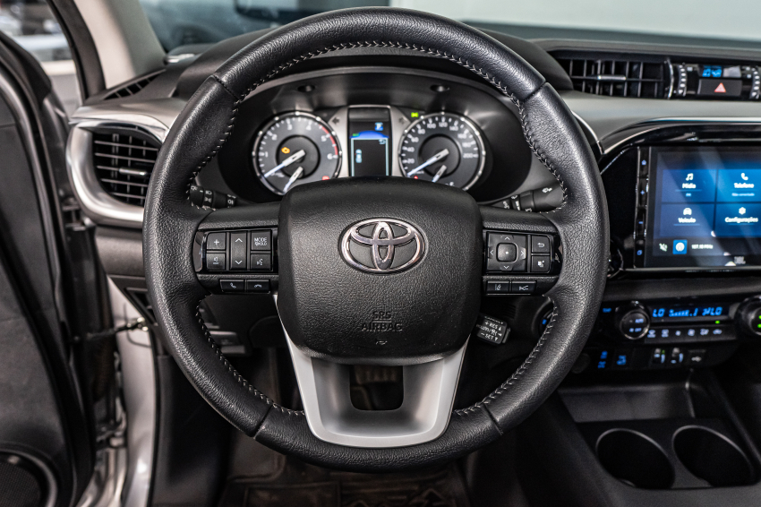 Toyota HILUX 2.8 D-4D TURBO DIESEL CD SRX 4X4 AUTOMÁTICO 15
