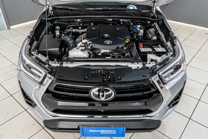 Toyota HILUX 2.8 D-4D TURBO DIESEL CD SRX 4X4 AUTOMÁTICO 6