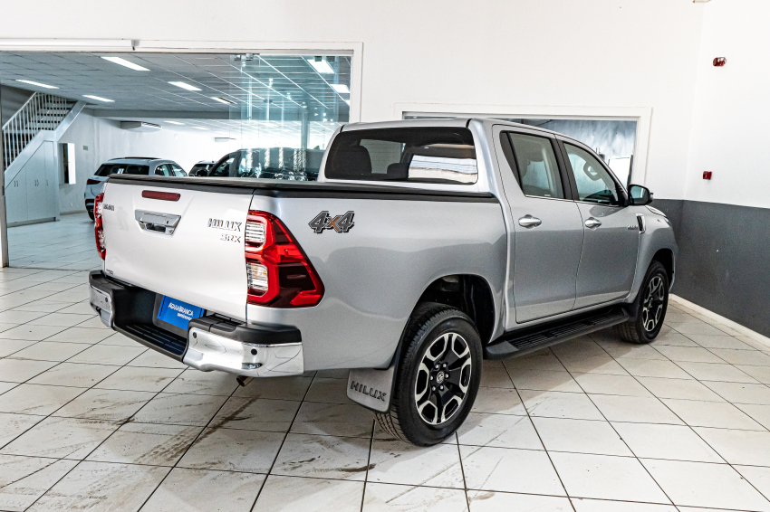 Toyota HILUX 2.8 D-4D TURBO DIESEL CD SRX 4X4 AUTOMÁTICO 10
