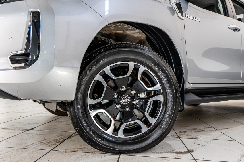 Toyota HILUX 2.8 D-4D TURBO DIESEL CD SRX 4X4 AUTOMÁTICO 2