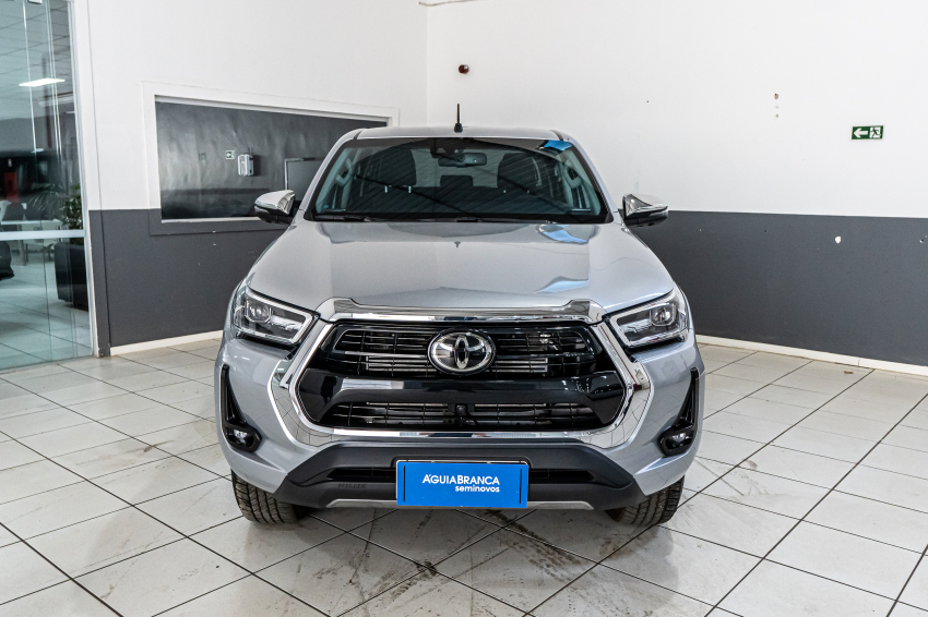 Toyota HILUX 2.8 D-4D TURBO DIESEL CD SRX 4X4 AUTOMÁTICO 3