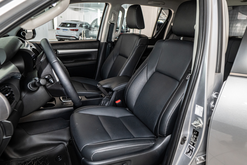 Toyota HILUX 2.8 D-4D TURBO DIESEL CD SRX 4X4 AUTOMÁTICO 20