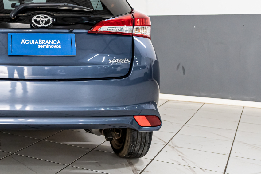 Toyota YARIS 1.5 16V FLEX XL MULTIDRIVE 9