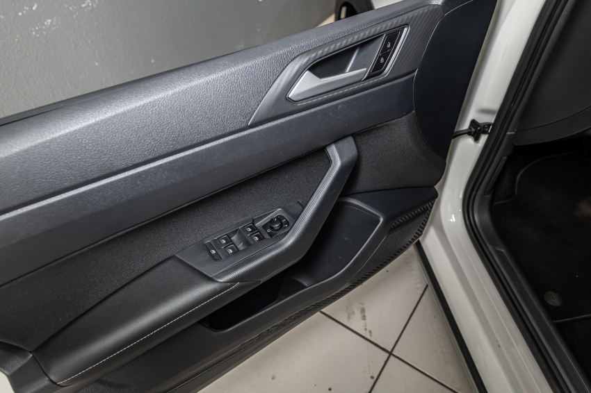 Volkswagen NIVUS 1.0 200 TSI TOTAL FLEX HIGHLINE AUTOMÁTICO 19