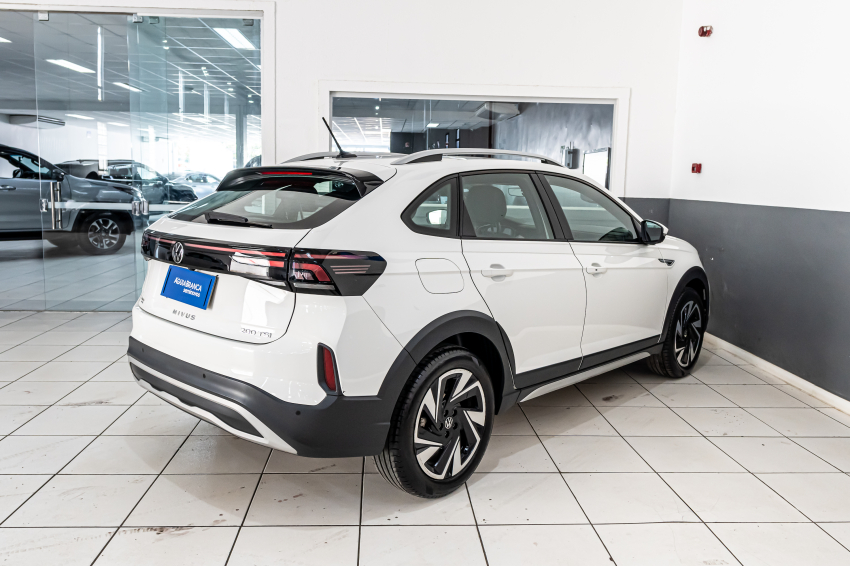Volkswagen NIVUS 1.0 200 TSI TOTAL FLEX HIGHLINE AUTOMÁTICO 10