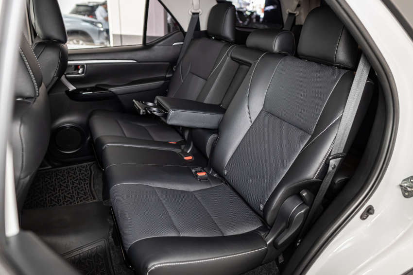Toyota HILUX SW4 2.8 D-4D TURBO DIESEL SRX PLATINUM 7L 4X4 AUTOMÁTICO 22