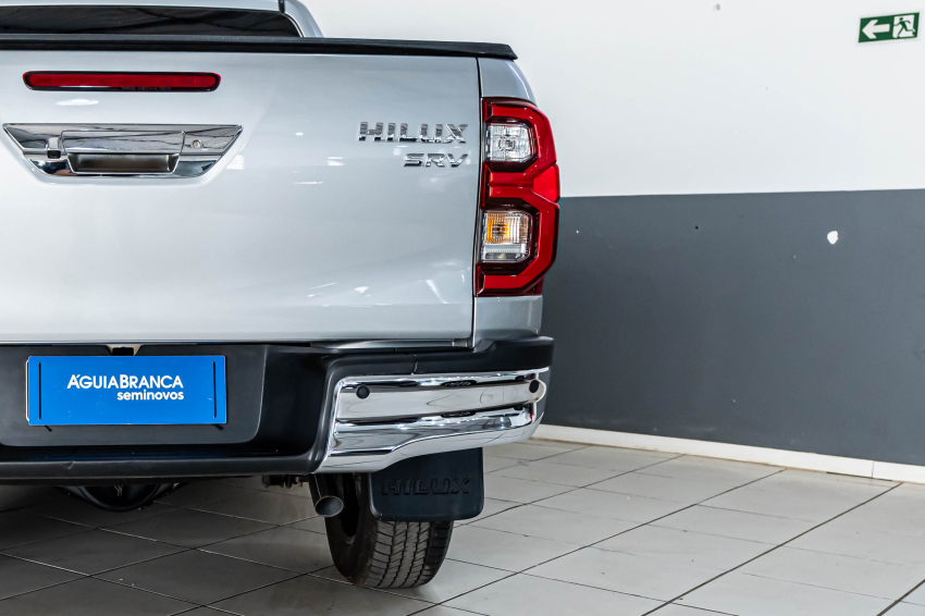 Toyota HILUX 2.8 D-4D TURBO DIESEL CD SRV 4X4 AUTOMÁTICO 9