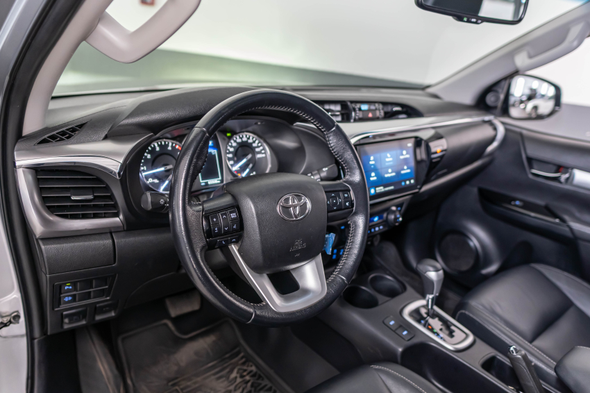 Toyota HILUX 2.8 D-4D TURBO DIESEL CD SRV 4X4 AUTOMÁTICO 14