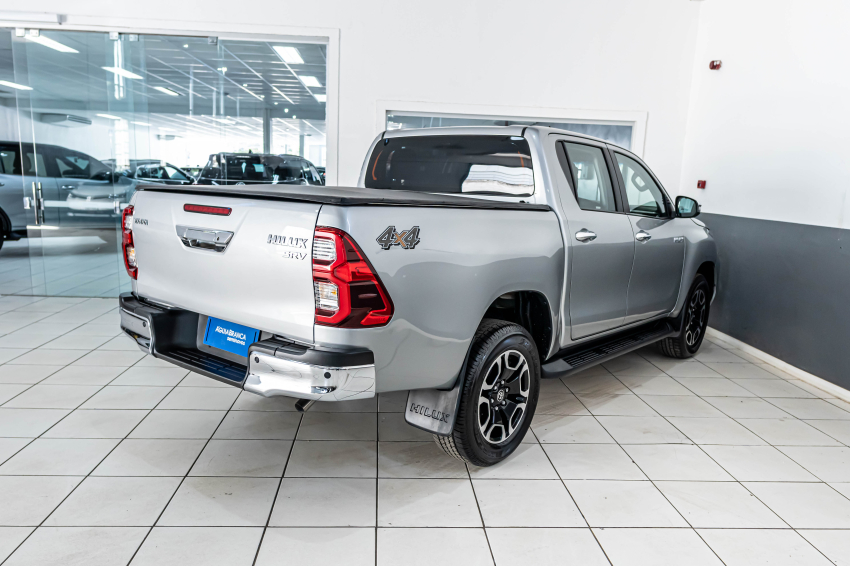 Toyota HILUX 2.8 D-4D TURBO DIESEL CD SRV 4X4 AUTOMÁTICO 10