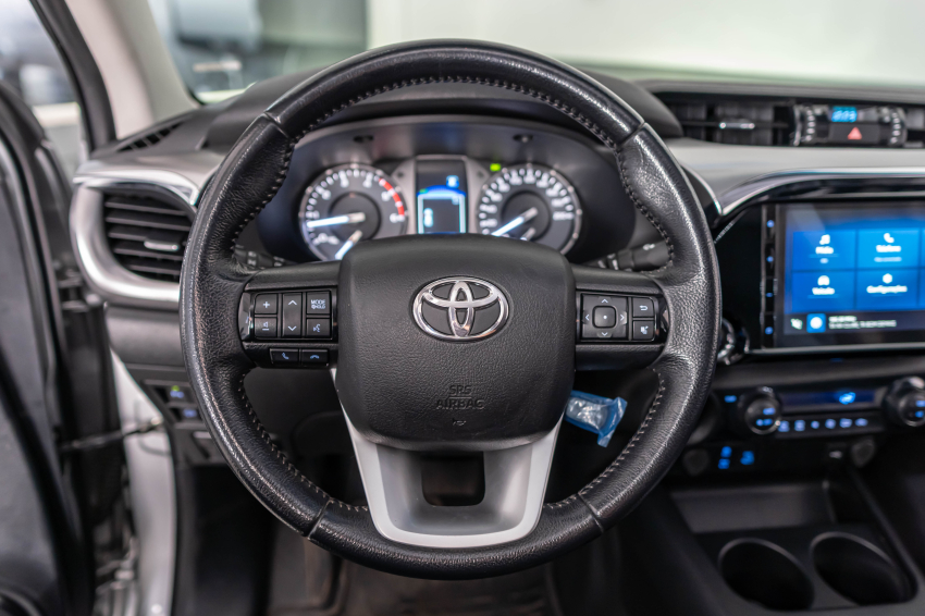 Toyota HILUX 2.8 D-4D TURBO DIESEL CD SRV 4X4 AUTOMÁTICO 15