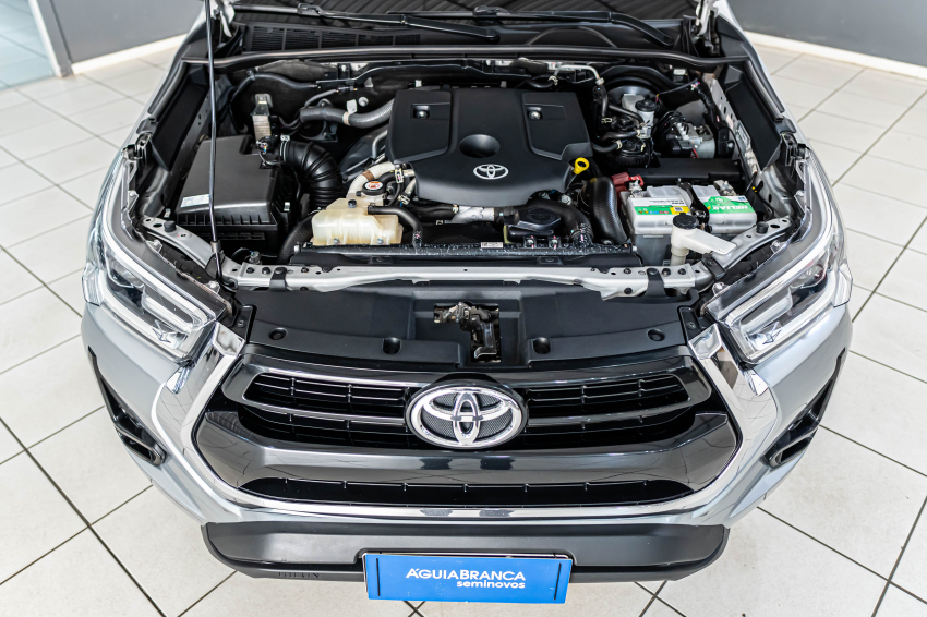 Toyota HILUX 2.8 D-4D TURBO DIESEL CD SRV 4X4 AUTOMÁTICO 6