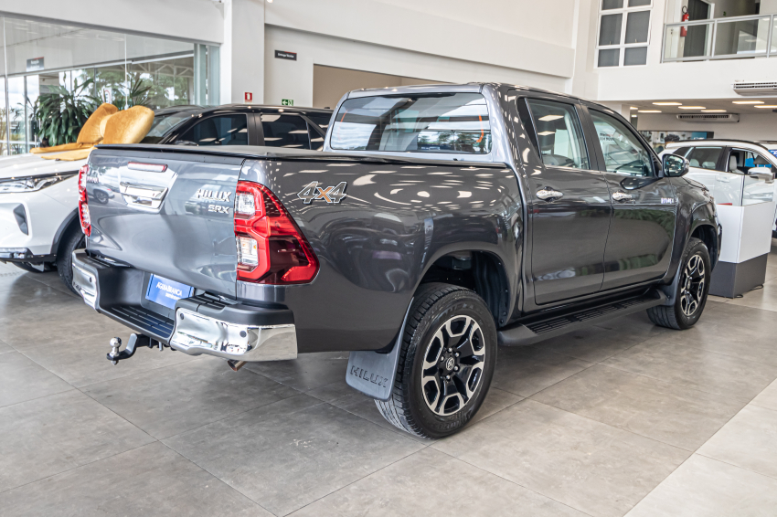Toyota HILUX 2.8 D-4D TURBO DIESEL CD SRX 4X4 AUTOMÁTICO 10