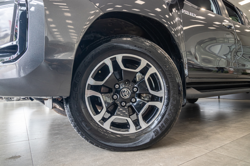 Toyota HILUX 2.8 D-4D TURBO DIESEL CD SRX 4X4 AUTOMÁTICO 2