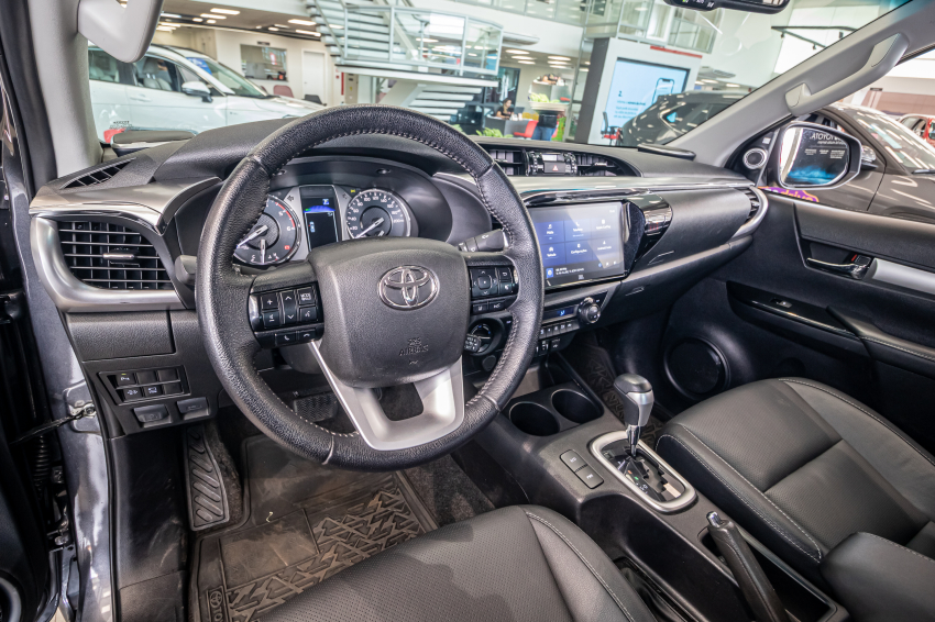 Toyota HILUX 2.8 D-4D TURBO DIESEL CD SRX 4X4 AUTOMÁTICO 14