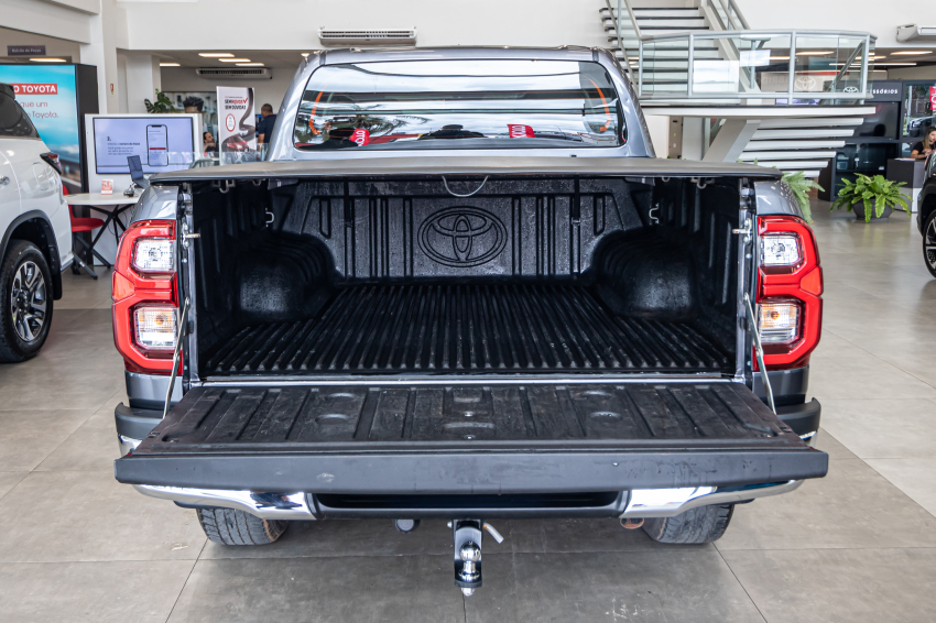 Toyota HILUX 2.8 D-4D TURBO DIESEL CD SRX 4X4 AUTOMÁTICO 11