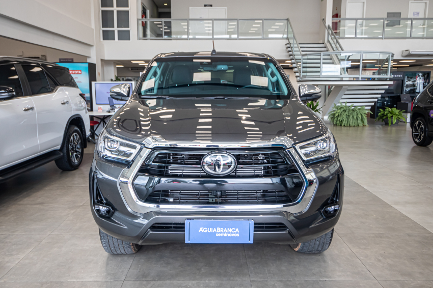 Toyota HILUX 2.8 D-4D TURBO DIESEL CD SRX 4X4 AUTOMÁTICO 3