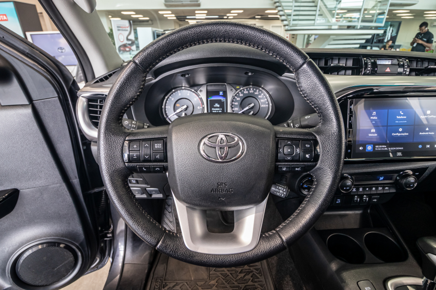 Toyota HILUX 2.8 D-4D TURBO DIESEL CD SRX 4X4 AUTOMÁTICO 15
