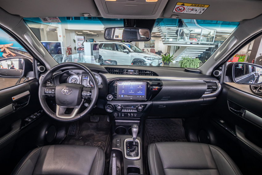 Toyota HILUX 2.8 D-4D TURBO DIESEL CD SRX 4X4 AUTOMÁTICO 13
