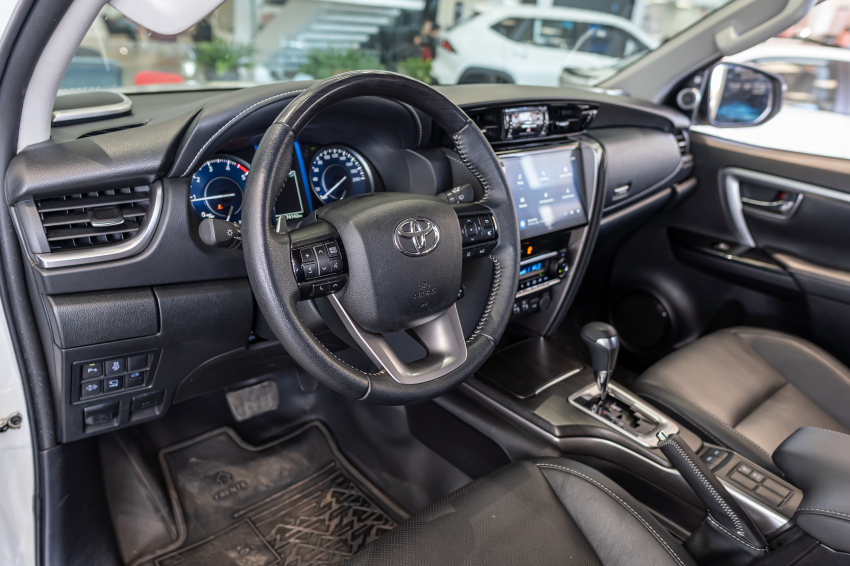 Toyota HILUX 2.8 D-4D TURBO DIESEL CD SRX 4X4 AUTOMÁTICO 15