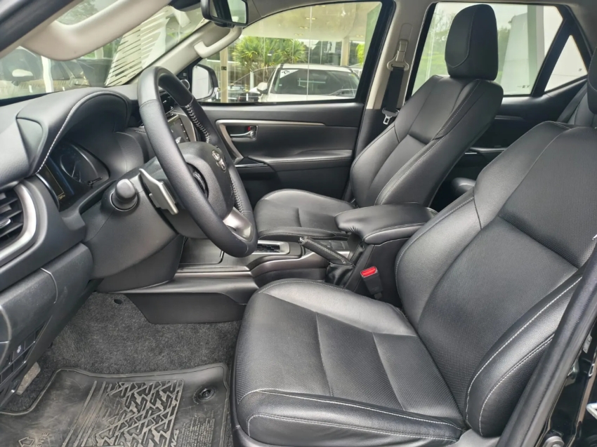 toyota hilux sw4 2.8 d-4d turbo diesel srx 4x4 automatico blindado6