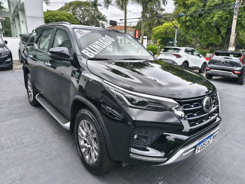 toyota hilux sw4 2.8 d-4d turbo diesel srx 4x4 automatico blindado1