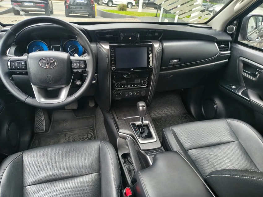 toyota hilux sw4 2.8 d-4d turbo diesel srx 4x4 automatico blindado5