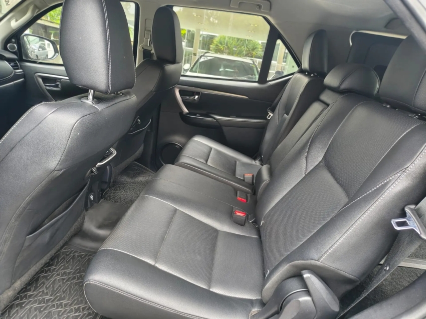 toyota hilux sw4 2.8 d-4d turbo diesel srx 4x4 automatico blindado7