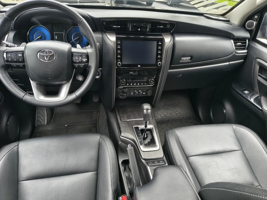 toyota hilux sw4 2.8 d-4d turbo diesel srx 4x4 automatico blindado5