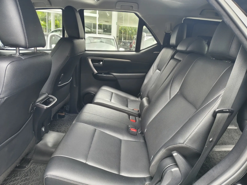 toyota hilux sw4 2.8 d-4d turbo diesel srx 4x4 automatico blindado7