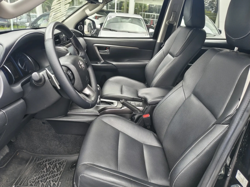 toyota hilux sw4 2.8 d-4d turbo diesel srx 4x4 automatico blindado6