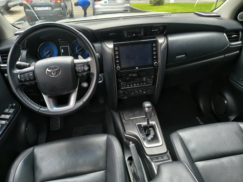 toyota hilux sw4 2.8 d-4d turbo diesel srx 7l 4x4 automatico5