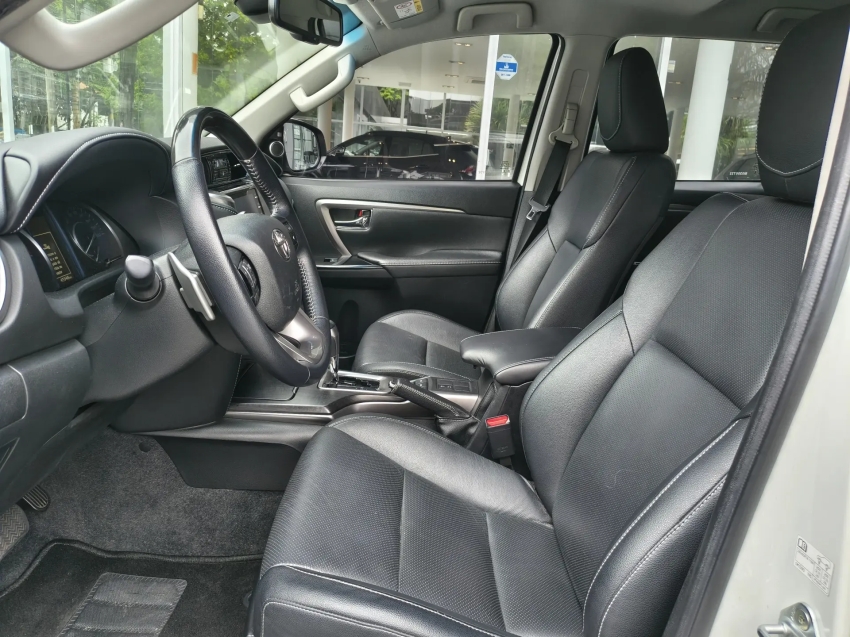 toyota hilux sw4 2.8 d-4d turbo diesel srx 7l 4x4 automatico6