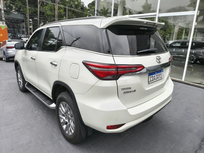 toyota hilux sw4 2.8 d-4d turbo diesel srx 7l 4x4 automatico4