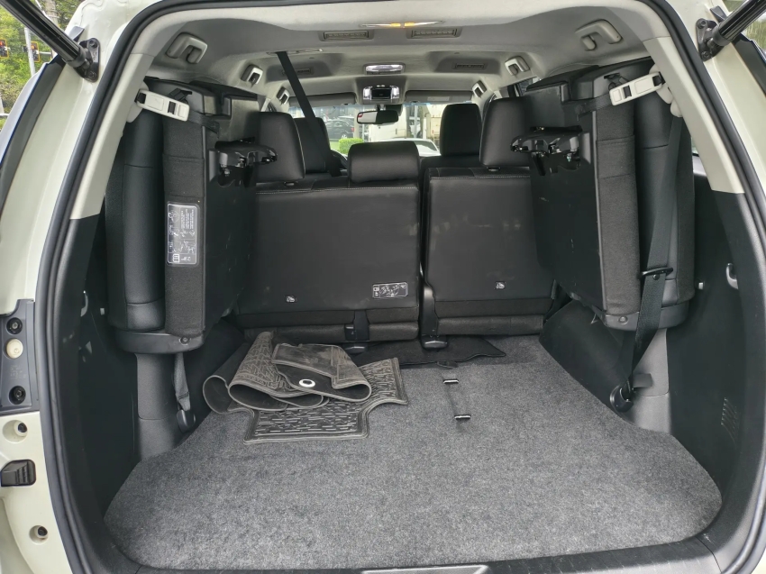 toyota hilux sw4 2.8 d-4d turbo diesel srx 7l 4x4 automatico8