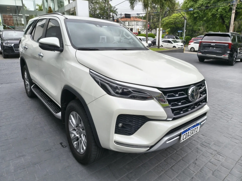 toyota hilux sw4 2.8 d-4d turbo diesel srx 7l 4x4 automatico1