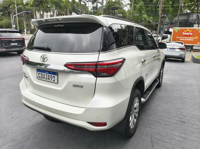 toyota hilux sw4 2.8 d-4d turbo diesel srx 7l 4x4 automatico3