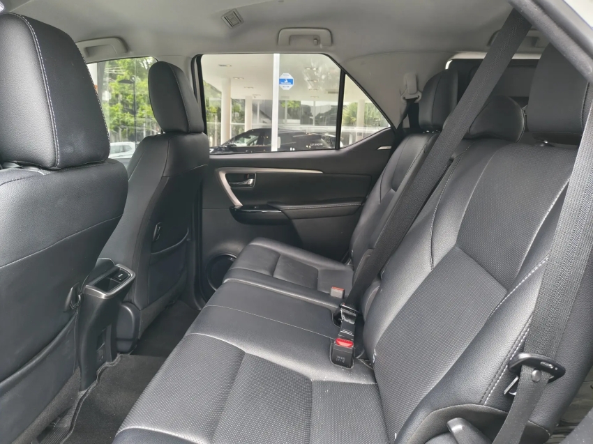 toyota hilux sw4 2.8 d-4d turbo diesel srx 7l 4x4 automatico7