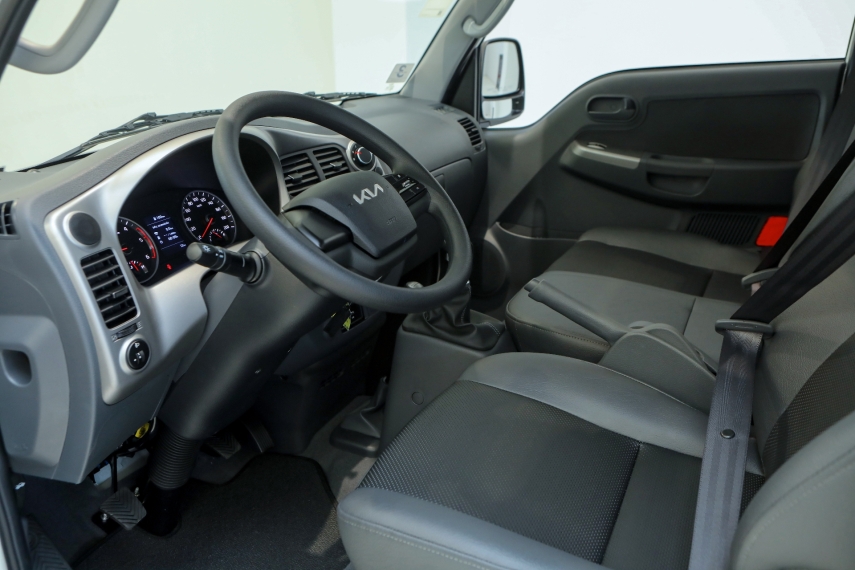 kia bongo k2500 4x4 diesel com ar condicionado e bau 20267