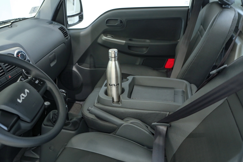 kia bongo k2500 4x4 diesel com ar condicionado e bau 20268